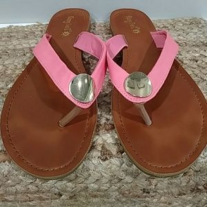 Like New. Pink leather sandals.